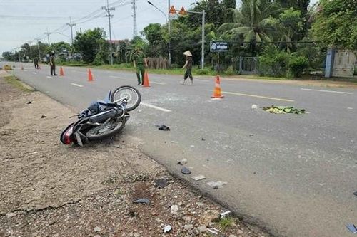 Xe máy tông nhau làm 2 người chết