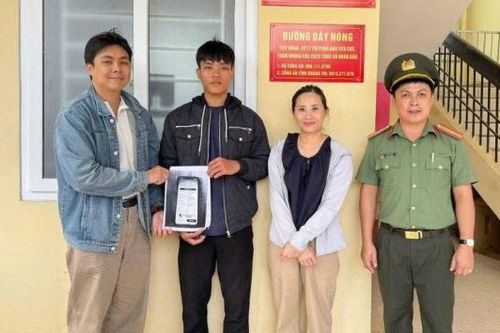 Thanh niên bất ngờ nhận được 650 triệu đồng đến gặp Công an nhờ tìm người chuyển nhầm