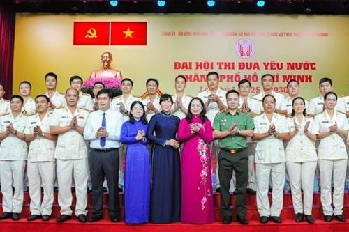 Tập thể Công an TP Hồ Chí Minh và nhiều cá nhân nhận các phần thưởng cao quý