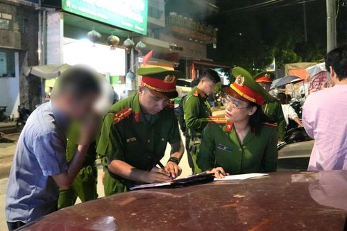 Công an tỉnh ra quân đảm bảo trật tự đô thị và an toàn giao thông