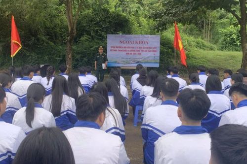 Các Đồn Biên phòng tuyên truyền pháp luật cho trên 805 học sinh vùng biên