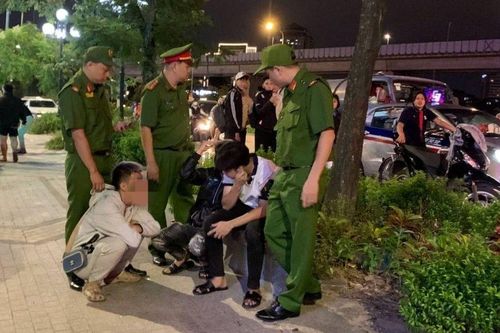 Cảnh sát 113 khống chế, kiểm tra nhóm thanh niên và sự thật bất ngờ