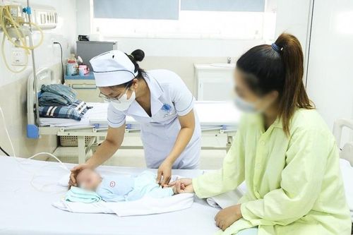 Những điều dưỡng giành lại sự sống cho trẻ giữa ranh giới sinh tử