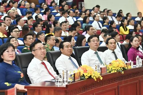 Tôn vinh 478 tấm gương cống hiến, xây dựng, làm giàu cho TP.HCM