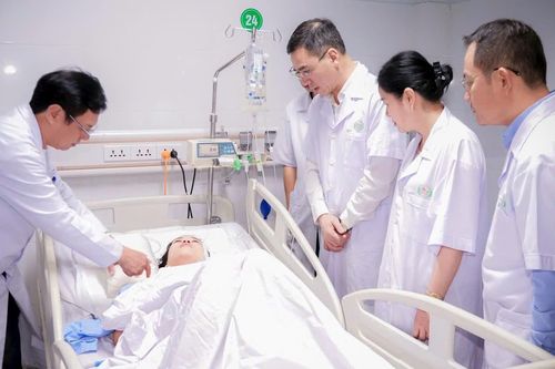 Bộ trưởng Y tế: 'Y bác sĩ phải được bảo vệ trong bất cứ trường hợp nào'