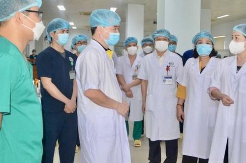Bộ trưởng Bộ Y tế: 'Đội ngũ y bác sĩ phải được bảo vệ trong bất cứ trường hợp nào'