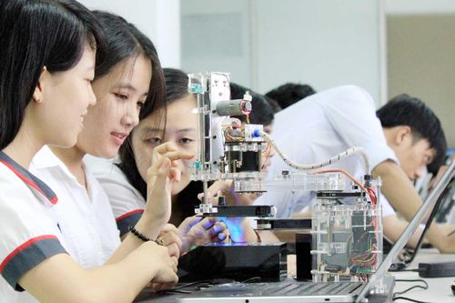 Hà Nội thu hút, trọng dụng người tài làm việc tại các tổ chức chính trị - xã hội