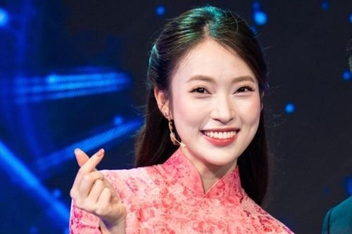 Nhan sắc gây thương nhớ của MC chung kết Đường lên đỉnh Olympia 2025