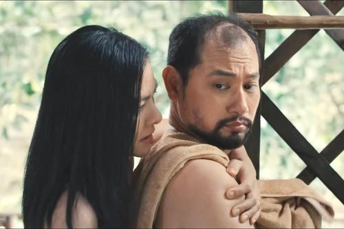 Sự kệch cỡm, ồn ào và lố lăng trong phim 16+ 'Nhà ma xó'