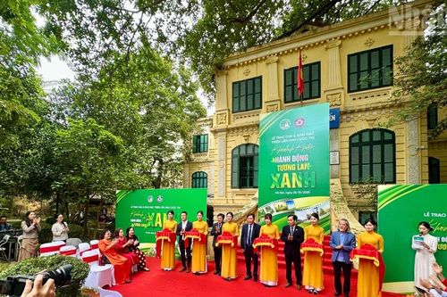 Triển lãm ảnh 'Khoảnh khắc xanh-Hành động xanh-Tương lai xanh'