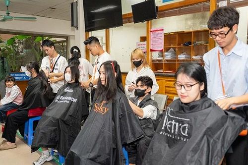 Ngày hội hiến tóc hỗ trợ bệnh nhi ung thư