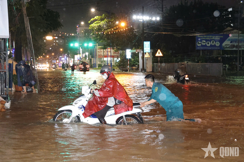 Cần Thơ: Triều dâng- tình người dâng cao hơn thế