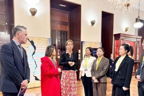 Mô hình thư viện kết hợp giữa truyền thống và công nghệ số