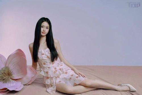 Con gái 15 tuổi của Chung Lệ Đề gây bão showbiz Trung Quốc