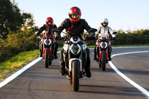 Ducati Monster 'lột xác' bỏ máy L-Twin cũ, lên đời nền tảng V2 mới