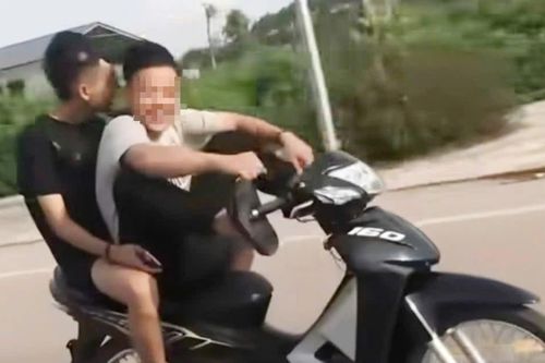 Bị công an 'sờ gáy' vì khoe video lái xe bằng chân lên mạng xã hội