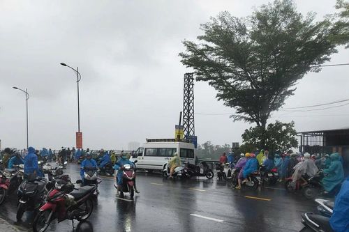 Gió giật mạnh, người phụ nữ chở cá đi bán rơi xuống vực tử vong