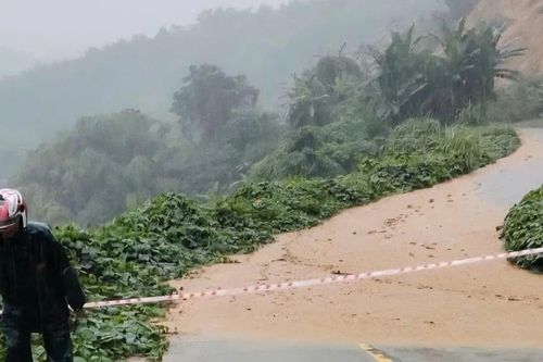 Mưa lớn ở Đà Nẵng: Học sinh lớp 3 trôi vào cống nước tử vong