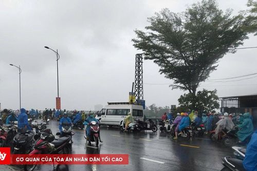 Mưa to gió lớn khiến một phụ nữ ngã xe tử vong