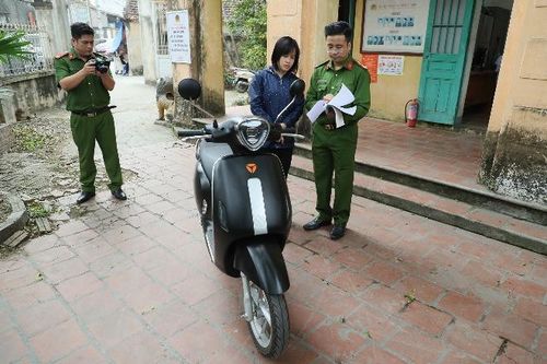 Tra VNeTraffic bất ngờ thấy vẫn đứng tên xe đã bán từ lâu, giải quyết thế nào?