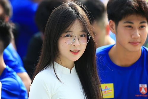 Nữ sinh khoe sắc tại giải bóng đá học sinh THPT Hà Nội