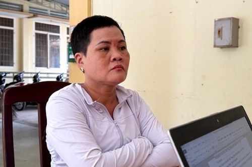 Bắt 'nữ quái' giả vờ mua vé số rồi cướp điện thoại của người khuyết tật