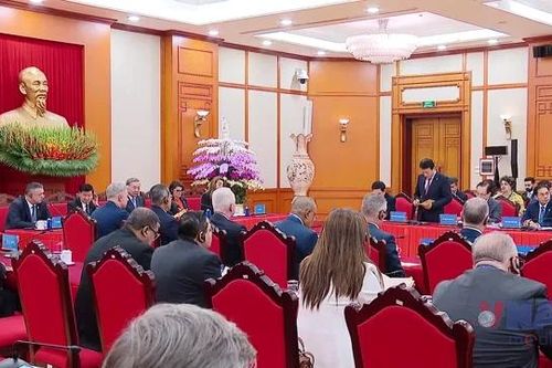 Tổng Bí thư tiếp Trưởng đoàn các nước dự Lễ mở ký Công ước Hà Nội