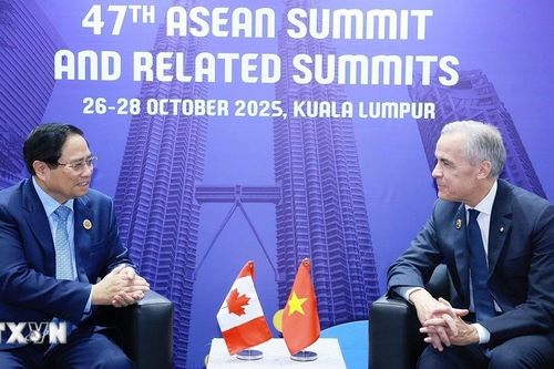 Thủ tướng Phạm Minh Chính gặp Thủ tướng Canada nhân Hội nghị cấp cao ASEAN 47
