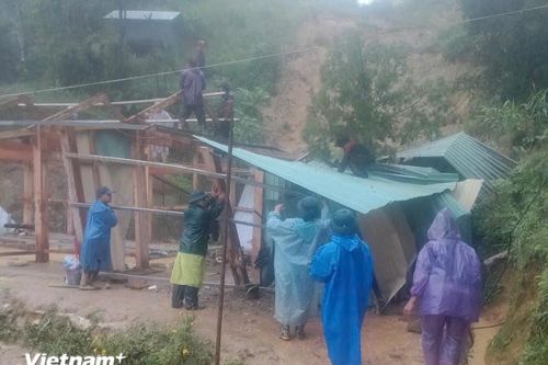 Đà Nẵng: Mưa lớn gây sạt lở nghiêm trọng làm một học sinh thiệt mạng, gần 3.000 người sơ tán khẩn cấp