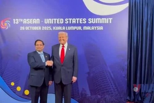 Thủ tướng Phạm Minh Chính gặp Tổng thống Hoa Kỳ bên lề Hội nghị Cấp cao ASEAN