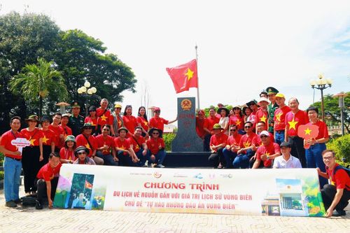 'Dấu ấn vùng biên': Hành trình ấn tượng tham quan cột mốc biên giới