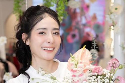 Diễn viên Kim Nhã gây bất ngờ với hình ảnh 'xuống tóc', mặc áo nâu sòng
