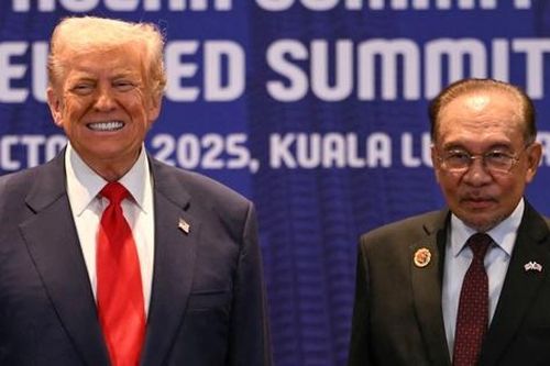Ông Trump khởi động chuyến công du châu Á bằng loạt thỏa thuận thương mại và hòa bình