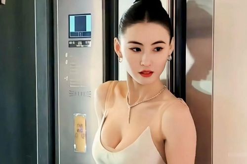 Thêm cặp đôi 'chị em' của showbiz: Nữ diễn viên một đời chồng yêu trai trẻ kém 24 tuổi?