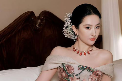 Bí quyết 'trẻ mãi không già' của Lưu Diệc Phi