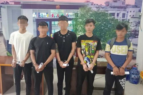 Khởi tố, bắt tạm giam nhóm thanh niên chém nhầm người gây thương tích 44%