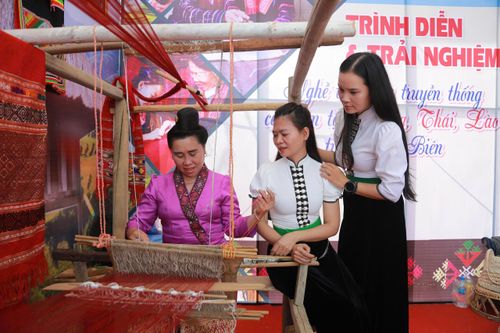 Phát triển văn hóa Điện Biên đậm đà bản sắc