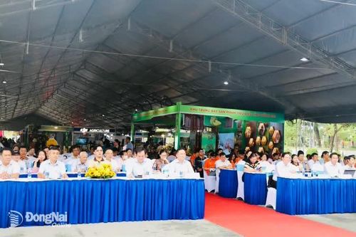 Hỗ trợ nông dân ứng dụng công nghệ số vào sản xuất nông nghiệp