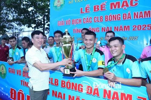 Nguyễn Anh FC vô địch giải các câu lạc bộ bóng đá nam 7 người
