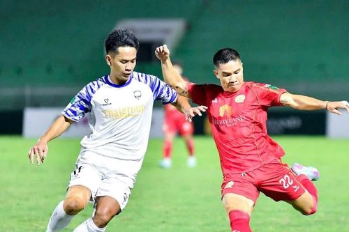 Quy Nhơn United thắng kịch tính trên sân nhà