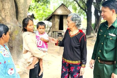 Hai nữ già làng 'giữ lửa' đoàn kết