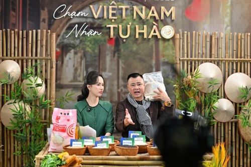 'Chốt đơn' gần 6 tấn gạo sau 2 giờ livestream tại Tuần lễ Nông sản Việt 2025