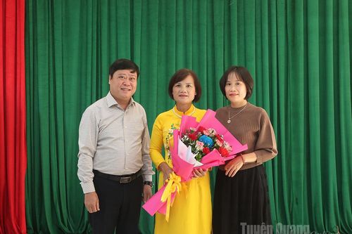 Báo và phát thanh, truyền hình Tuyên Quang công bố quyết định nghỉ hưu đối với cán bộ
