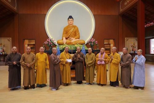 Phân ban Phật tử dân tộc T.Ư và chùa Tường Nguyên, Phổ Hiền (TP.HCM) hỗ trợ các tự viện, người dân
