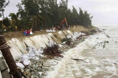 Mưa trắng trời, nhiều tuyến đường ngập sâu, Đà Nẵng sơ tán gần 400 hộ dân