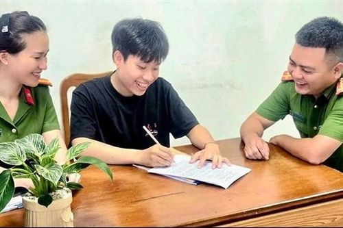 Những lá đơn tuổi 18 - Khát vọng khoác áo xanh CAND