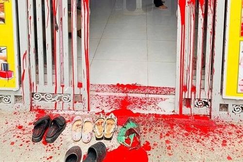 Bắt nhanh 2 đối tượng tạt sơn nhà dân