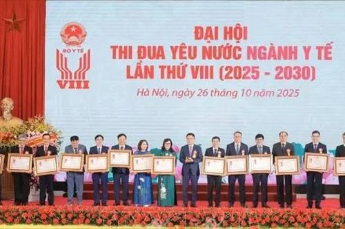 Ngành Y tế đoàn kết, tận lực vì sức khỏe nhân dân