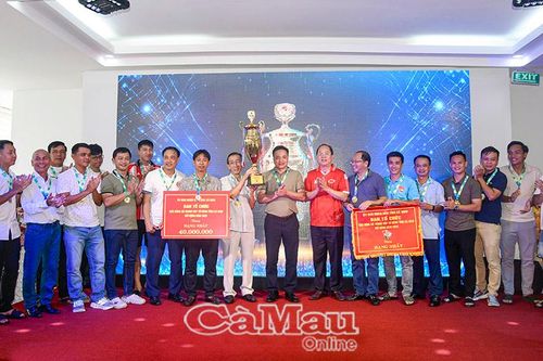 Đội bóng đá cán bộ, công chức, viên chức TP Hồ Chí Minh vô địch Cúp Tứ hùng Cà Mau 2025
