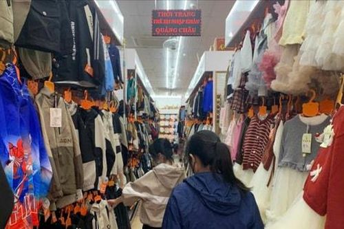Thị trường thời trang đông vào mùa